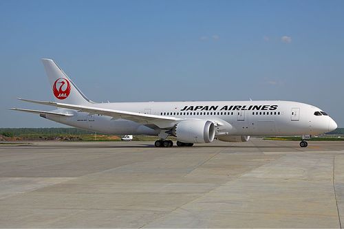 800px-Japan_Airlines_Boeing_787-846_Dreamliner_Kustov.jpg