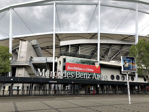 Mercedes-Benz-Arena03.JPG